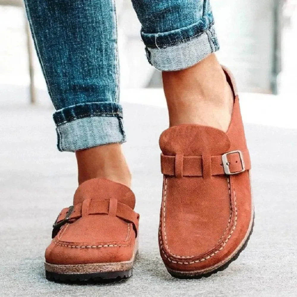 Mocasines con hebilla de tacón bajo y punta redonda