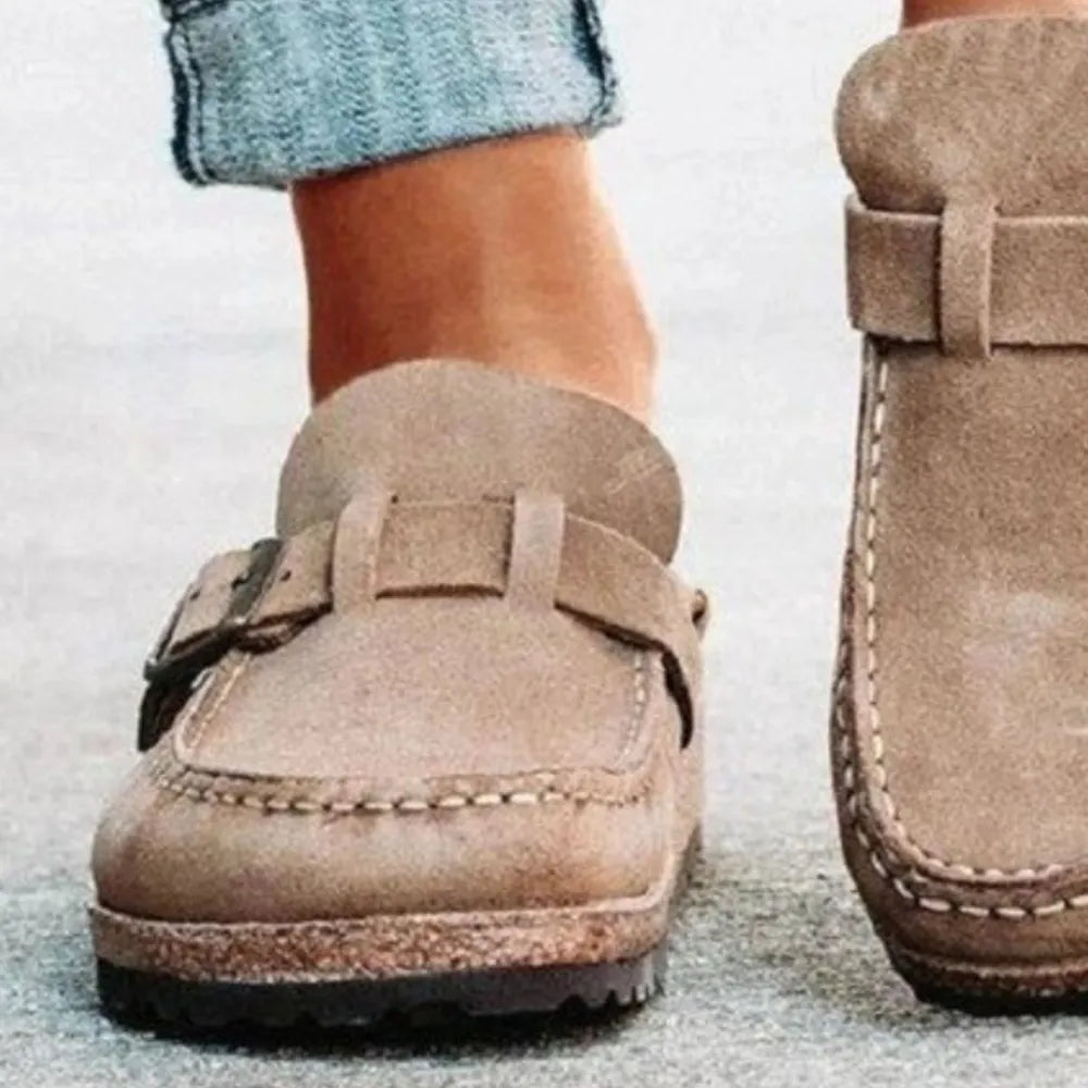Mocasines con hebilla de tacón bajo y punta redonda
