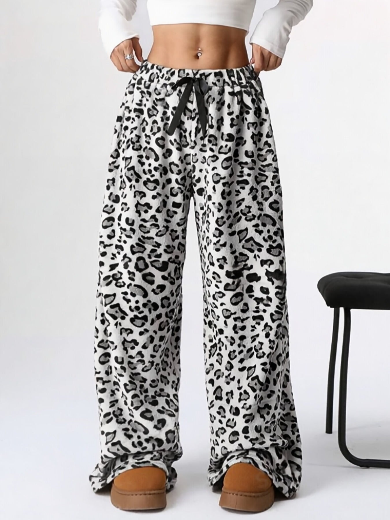 Pantalones de felpa anchos con estampado de leopardo