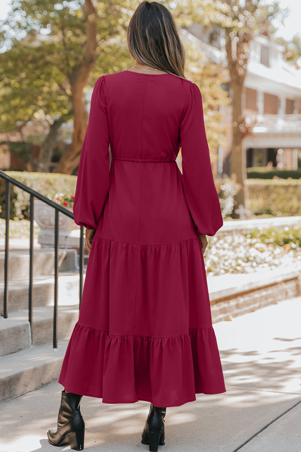 Vestido maxi escalonado con cuello en V y botones de manga larga, liso, verde negruzco
