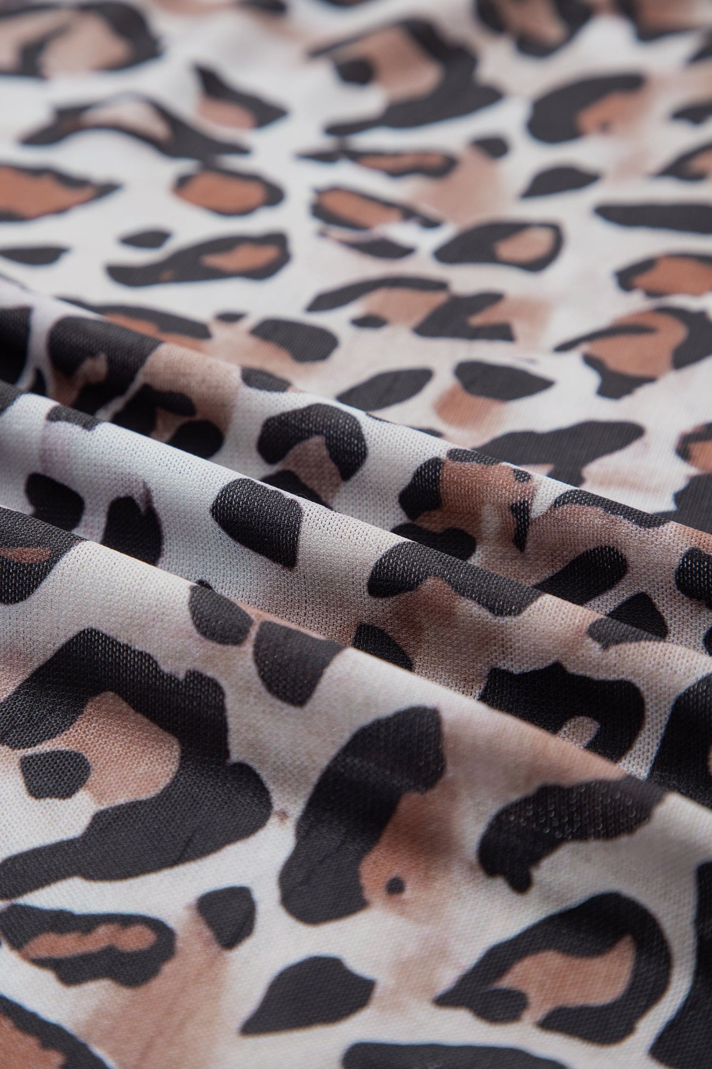 Top de manga larga de malla con cuello alto y estampado de leopardo marrón