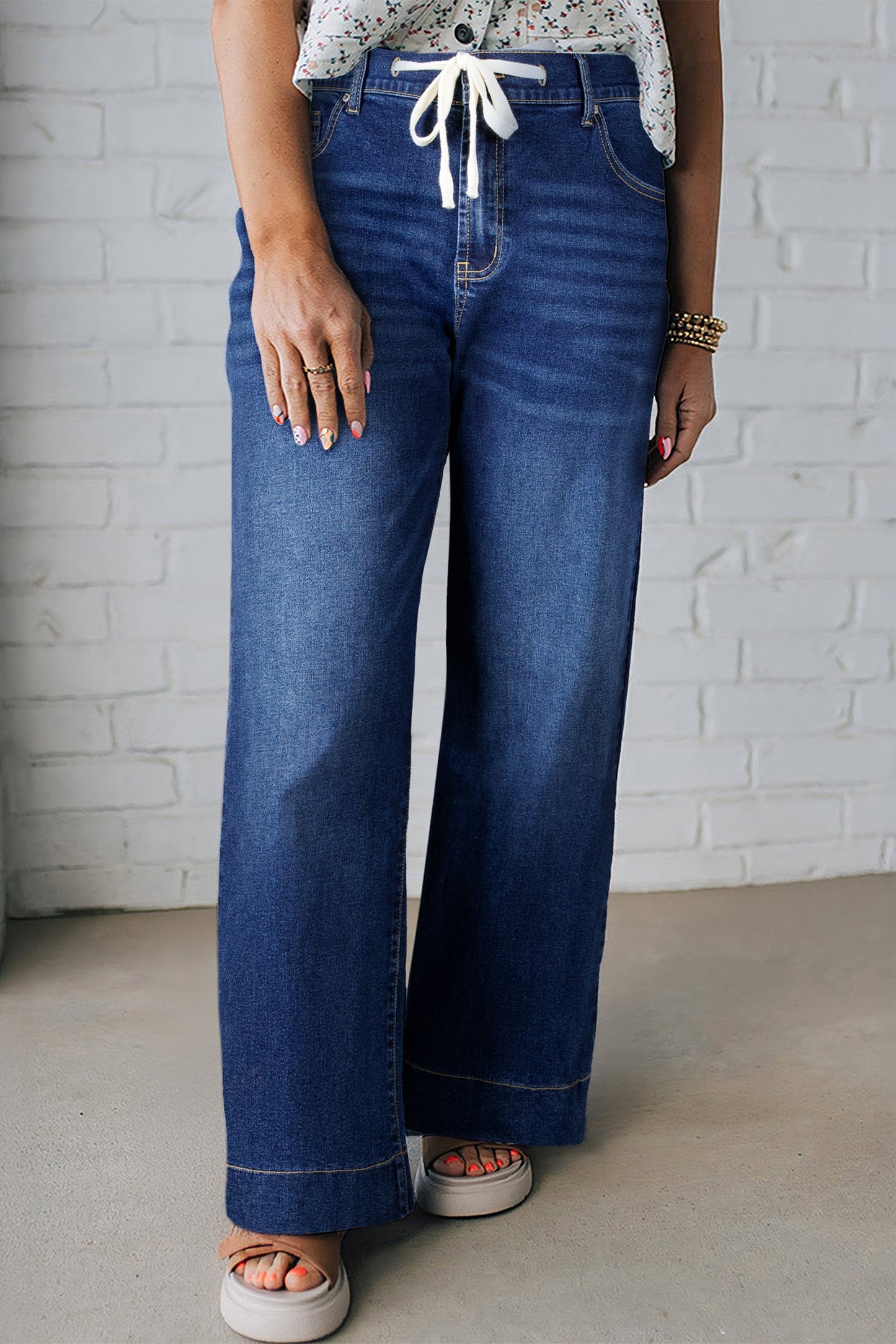 Vaqueros plus size de lavado ácido azul claro con cordones de contraste