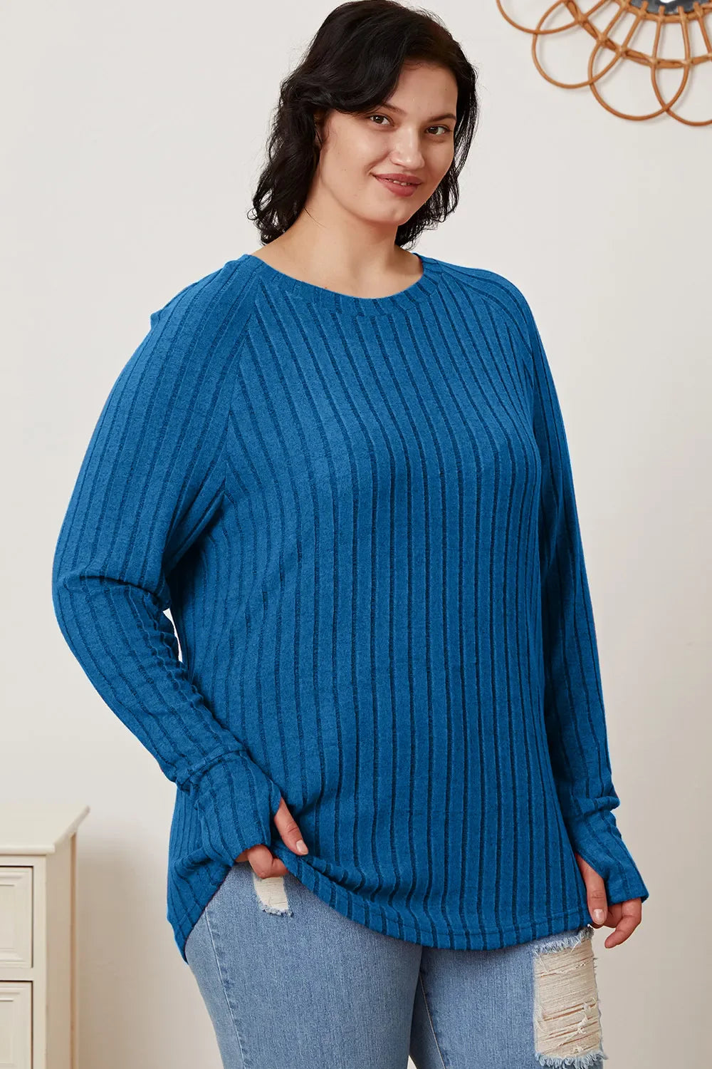 Camiseta básica de canalé con manga de orificio para pulgar y de talla completa para mujer
