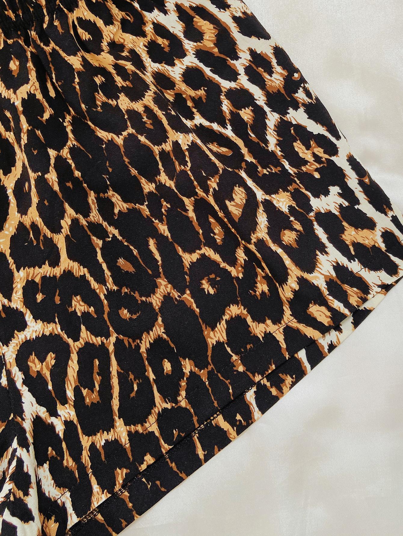 Conjunto de salón de camiseta y pantalón corto con estampado de labios de leopardo