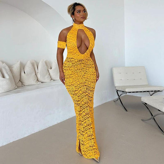 Vestido sin espalda, ajustado, transparente, con encaje y escote pronunciado