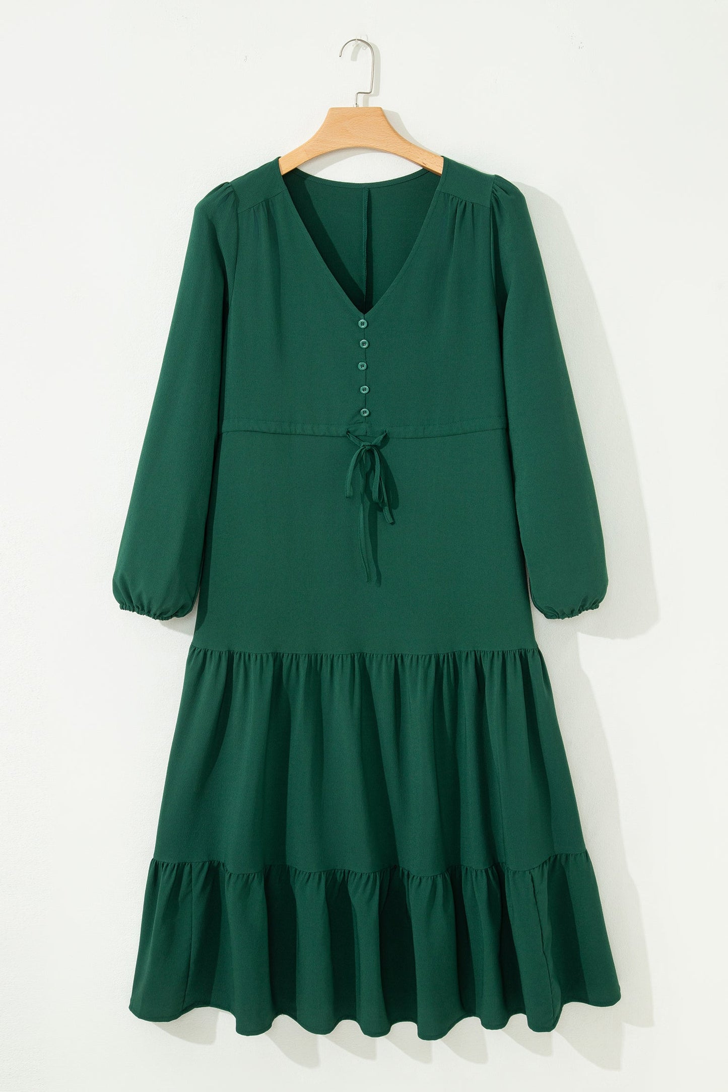 Vestido maxi escalonado con cuello en V y botones de manga larga, liso, verde negruzco