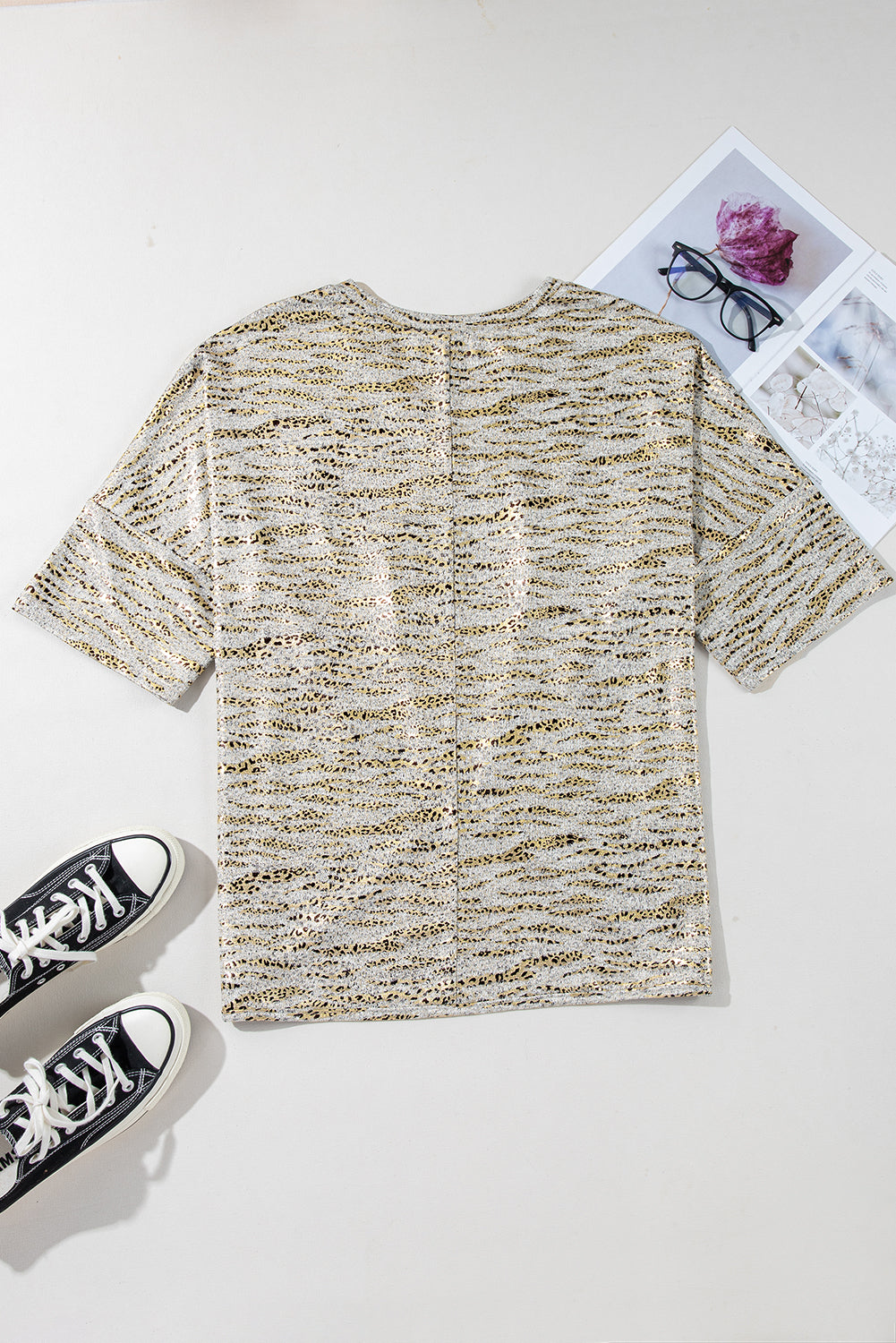 Camiseta de manga 3/4 con cuello de pico y estampado de leopardo gris de corte holgado