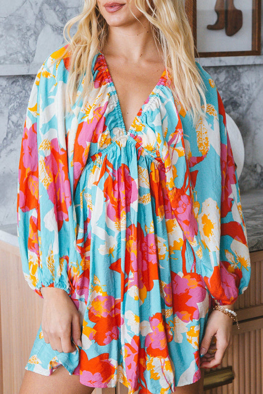 Minivestido con estampado floral azul cielo, mangas con brazalete y cintura imperio