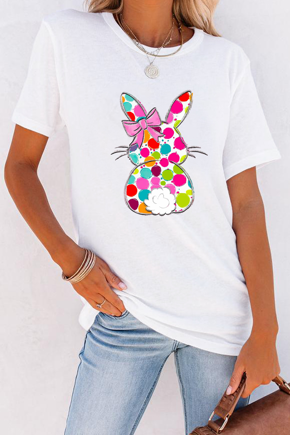 Camiseta de moda de Pascua con diseño gráfico de conejo con lazo de lunares blancos y cuello redondo
