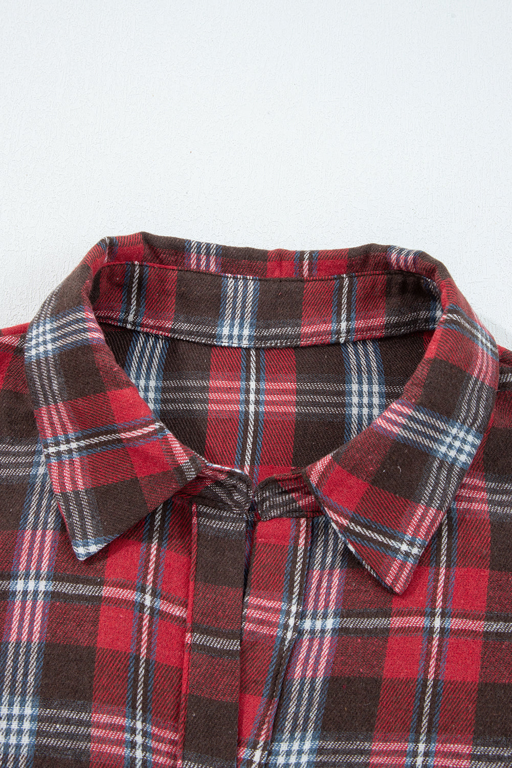 Blusa suelta con cuello en V, estampado de cuadros rojos y aberturas laterales