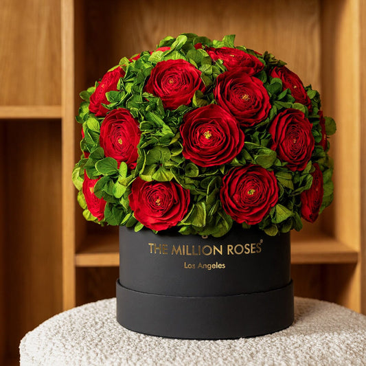 Caja Negra Clásica | Ranúnculos Persas Rojos y Hortensias Verdes