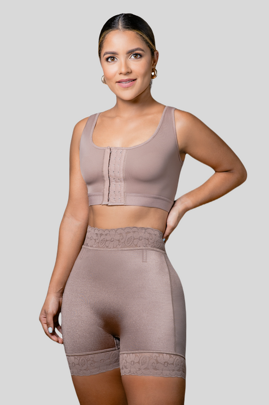 Pantalones cortos de cintura alta con encaje para control de figura