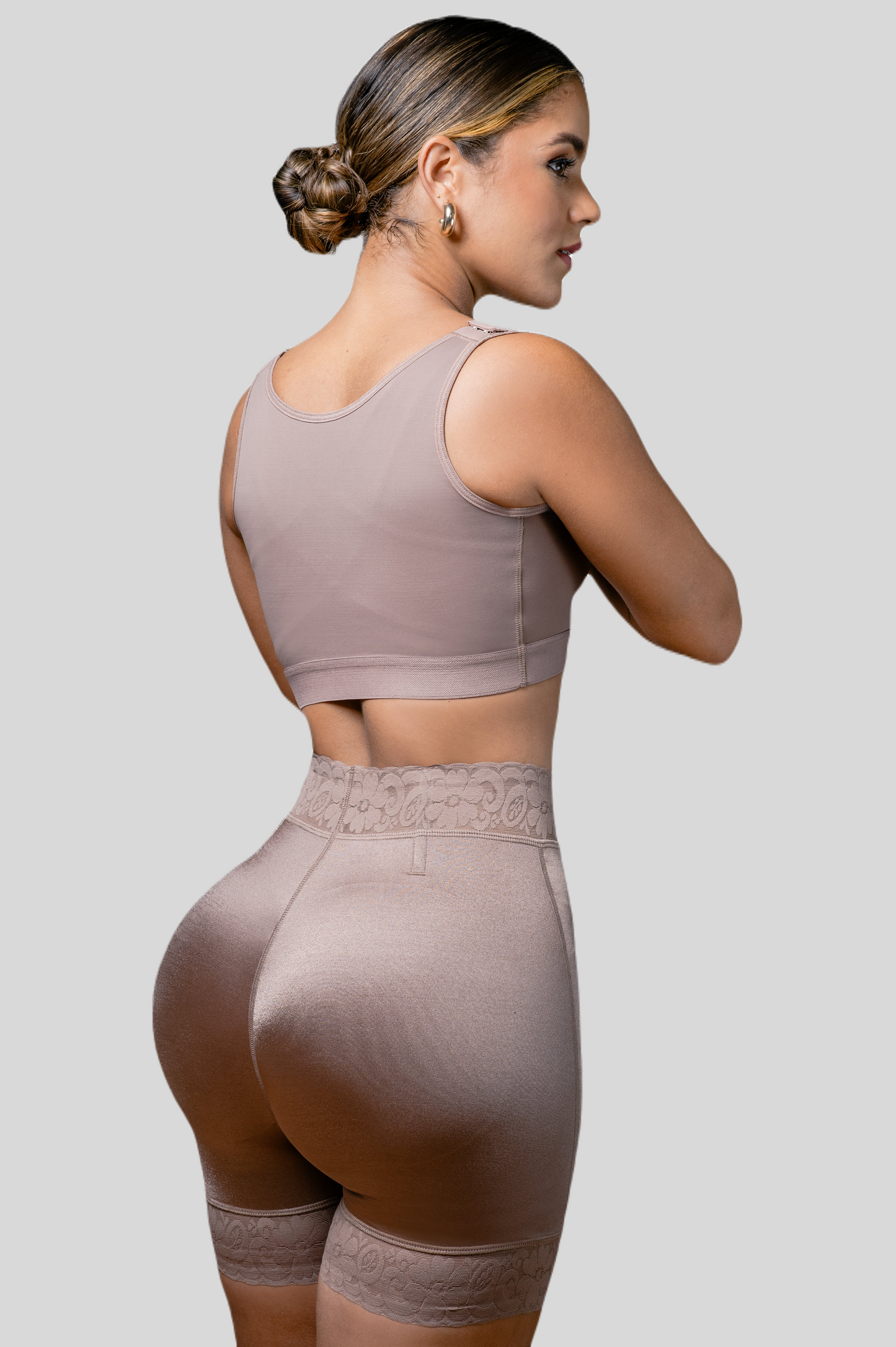 Pantalones cortos de cintura alta con encaje para control de figura