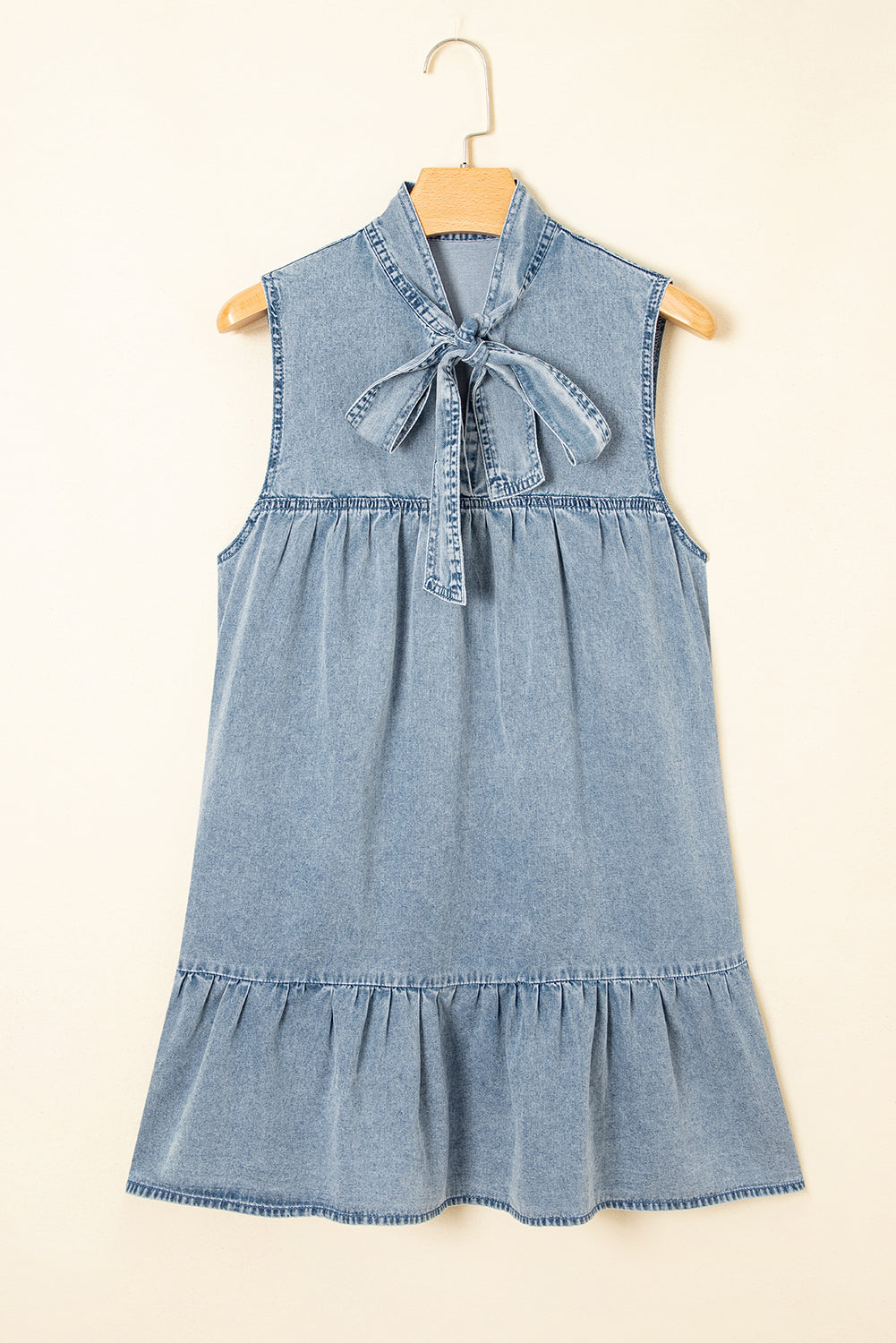Vestido chambray sin mangas con cuello de lazo de color verde azulado y volantes