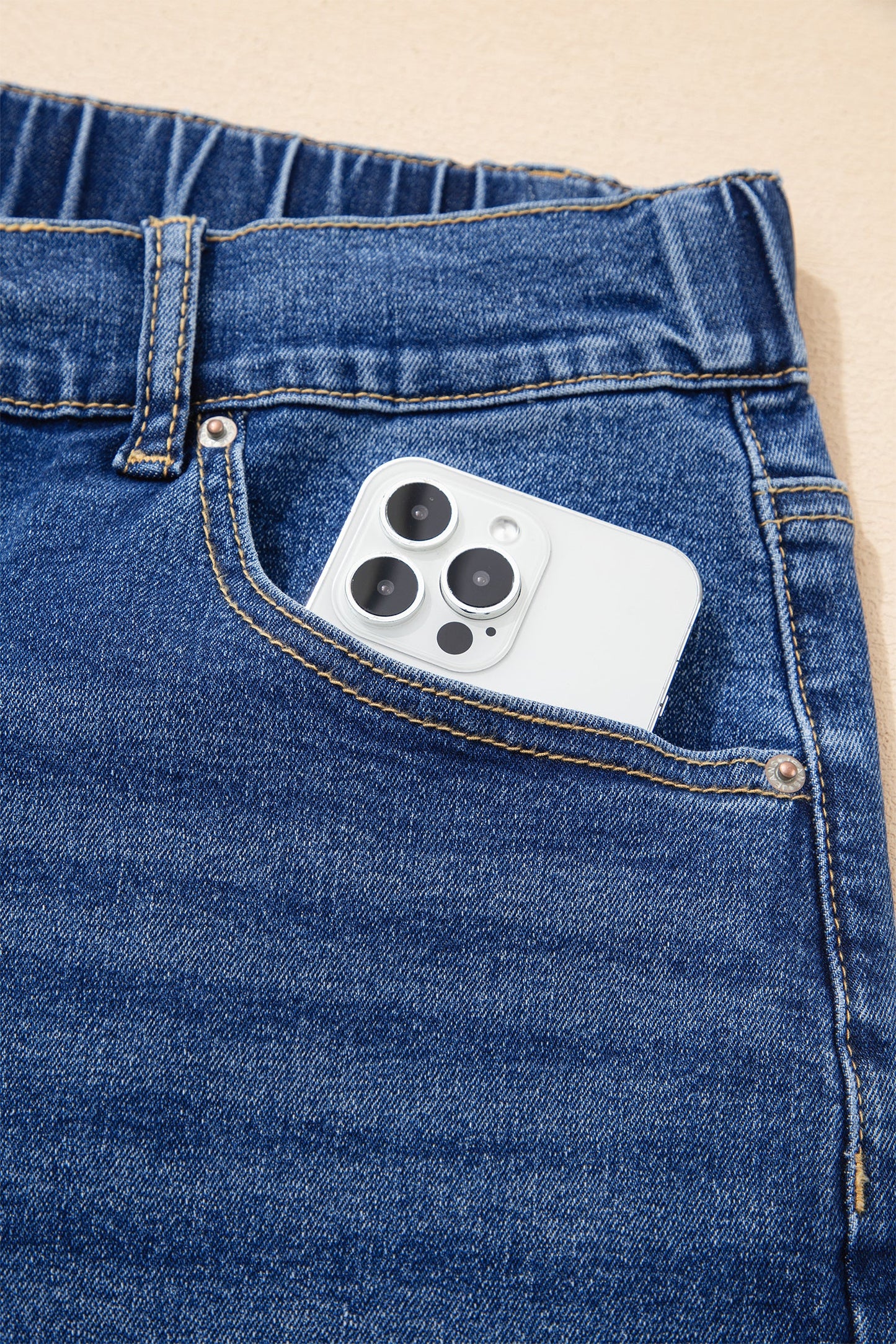 Vaqueros plus size de lavado ácido azul claro con cordones de contraste