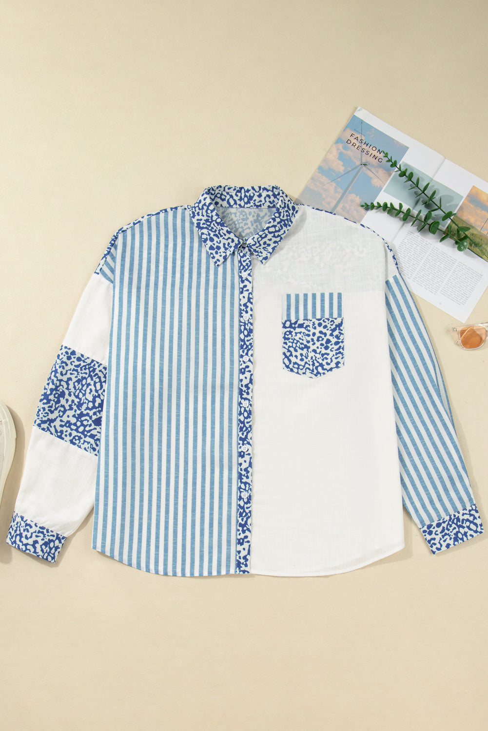 Camiseta informal de talla grande con estampado de leopardo a rayas azul cielo y retazos