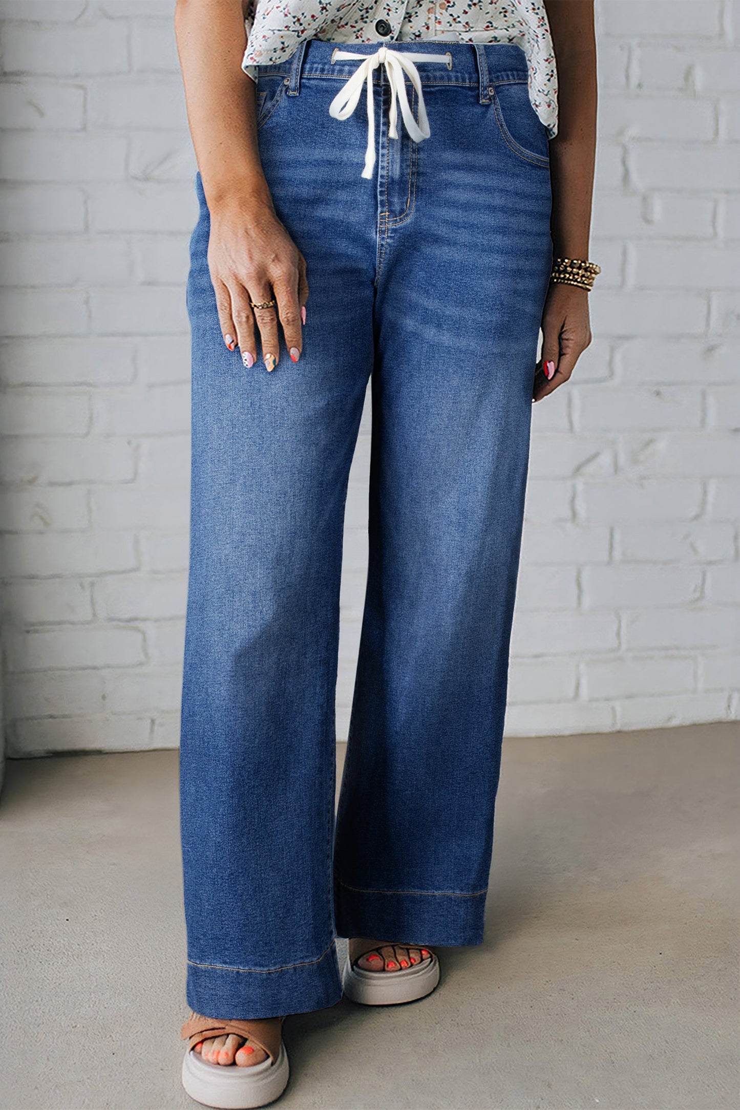 Vaqueros plus size de lavado ácido azul claro con cordones de contraste