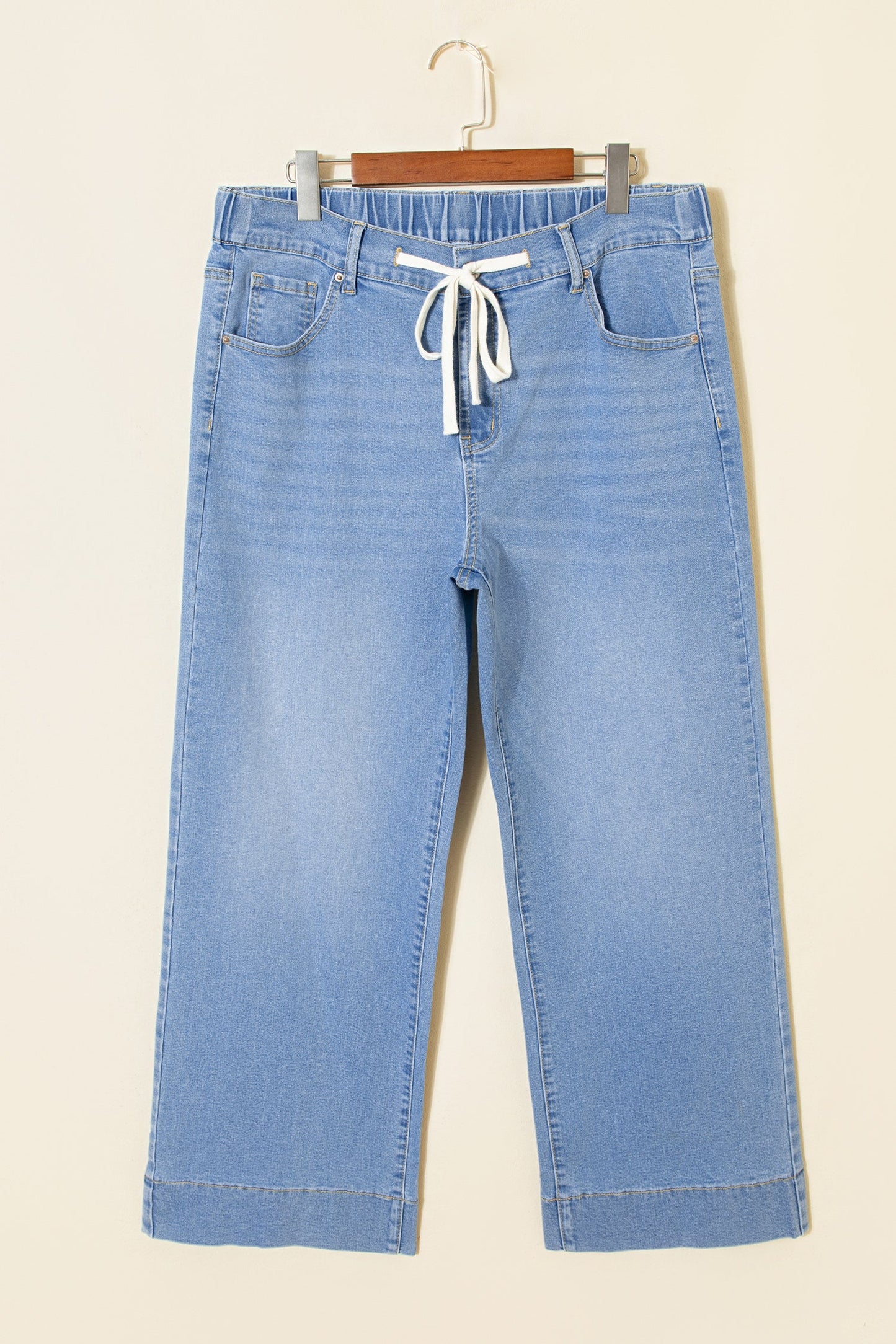 Vaqueros plus size de lavado ácido azul claro con cordones de contraste