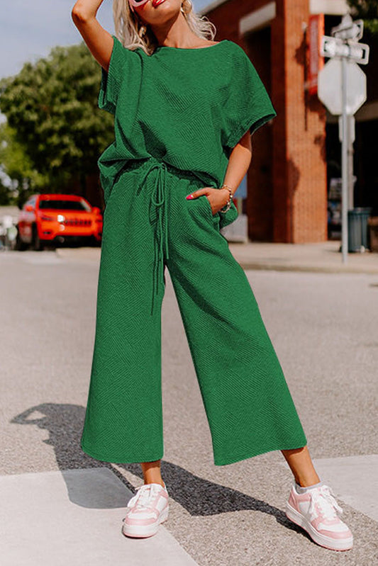 Conjunto de camiseta holgada texturizada y pantalones con cordón verde oscuro