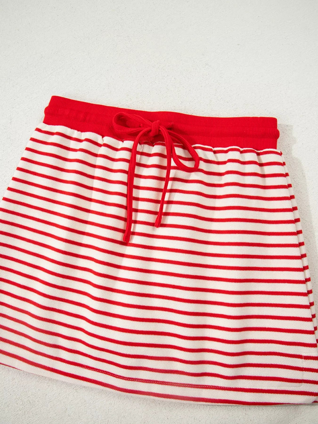 Conjunto de dos piezas de jersey de punto con cuello en V a rayas, hombros caídos y falda pantalón