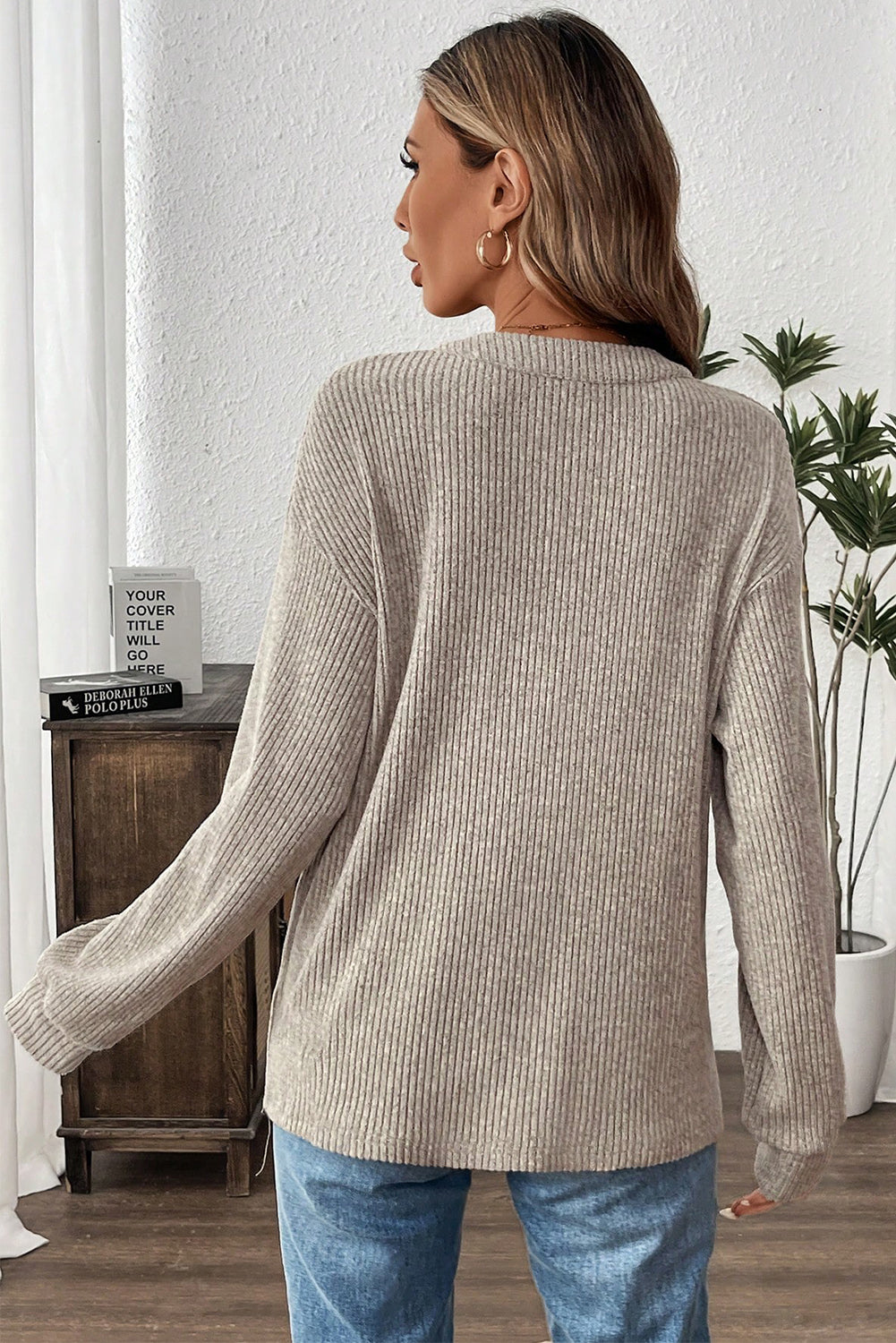 Top de punto Henley Clearly Aqua con textura acanalada y hombros caídos