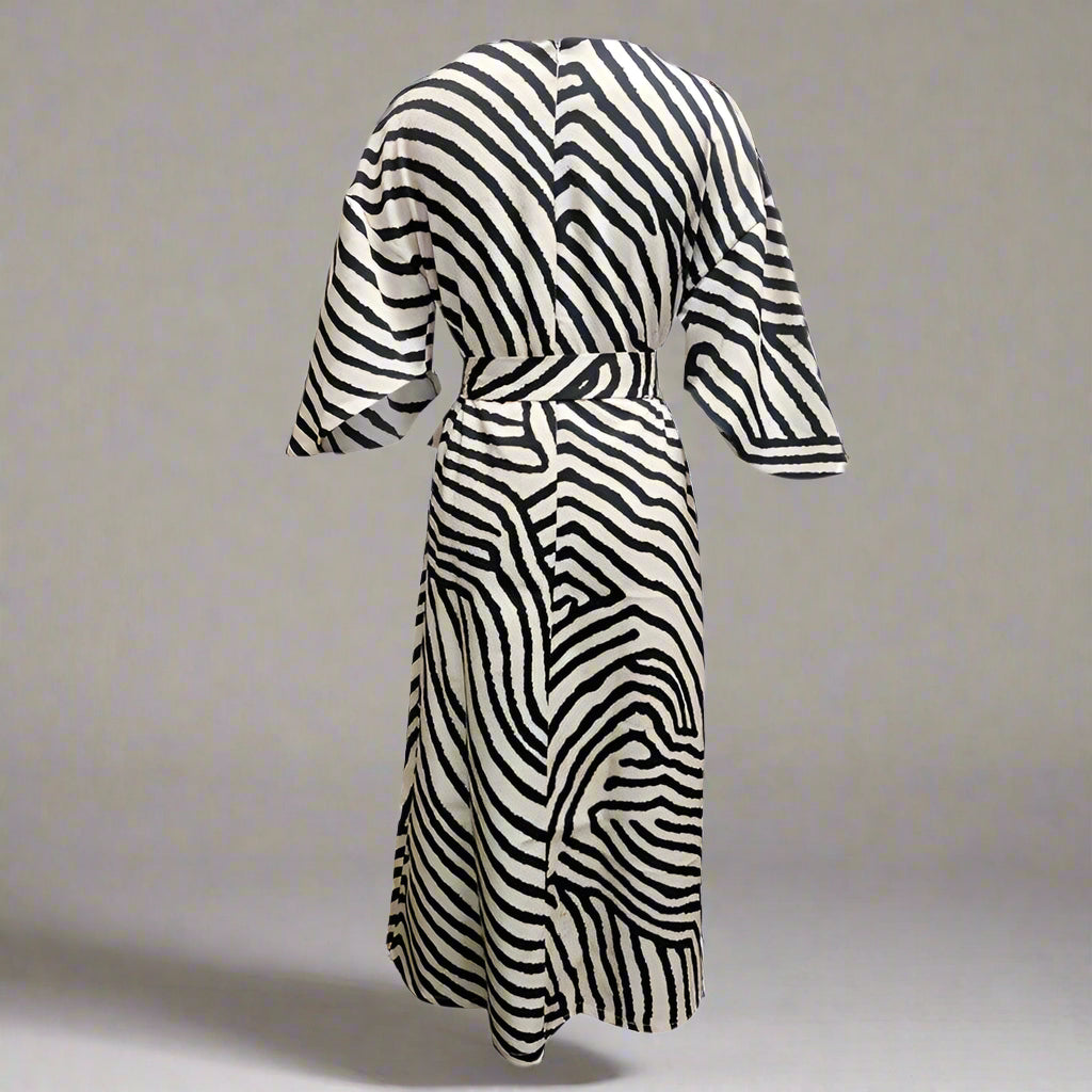 Vestido maxi de cuello redondo y manga murciélago con estampado geométrico elegante para mujer