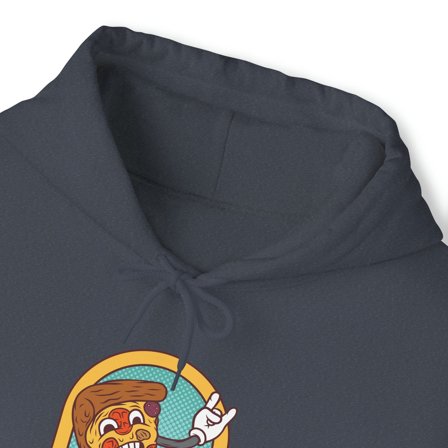 "Sudadera con capucha DirkyThreadz alimentada por pizza - Diseño gráfico divertido para amantes de la pizza"