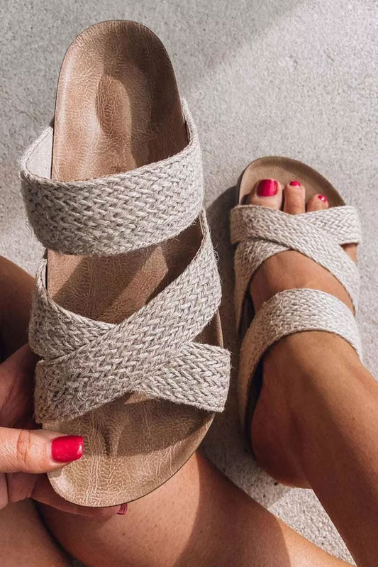 Pantuflas Destalonadas Tejidas Beige con Entrecruzado y Calados