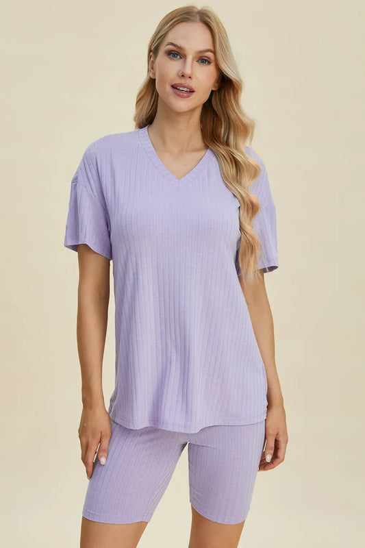 Conjunto de top y shorts de manga corta con cuello en V acanalado Basic Bae de talla grande