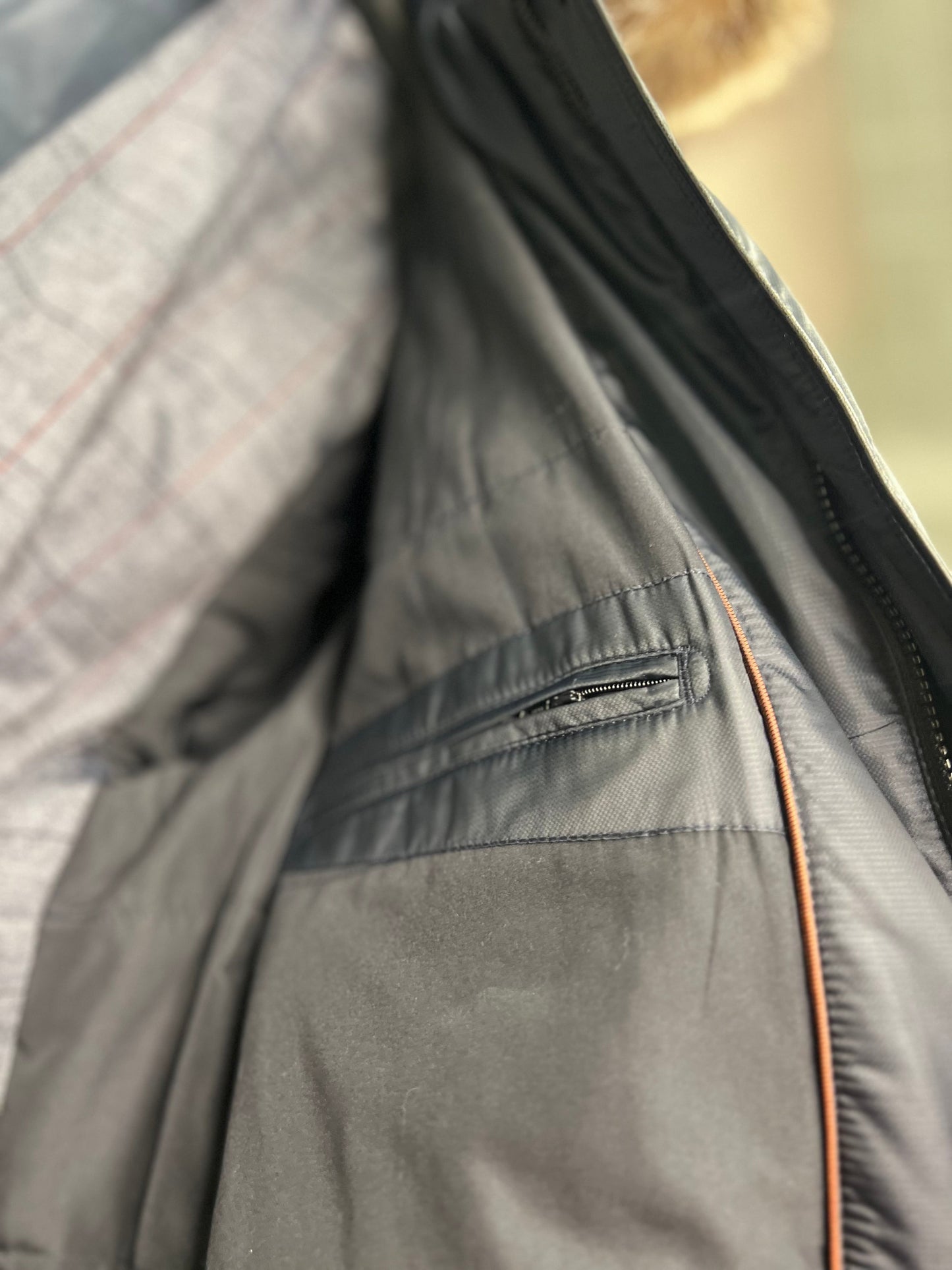 Chaqueta acolchada con aislamiento Sorona® y ribete de piel auténtica