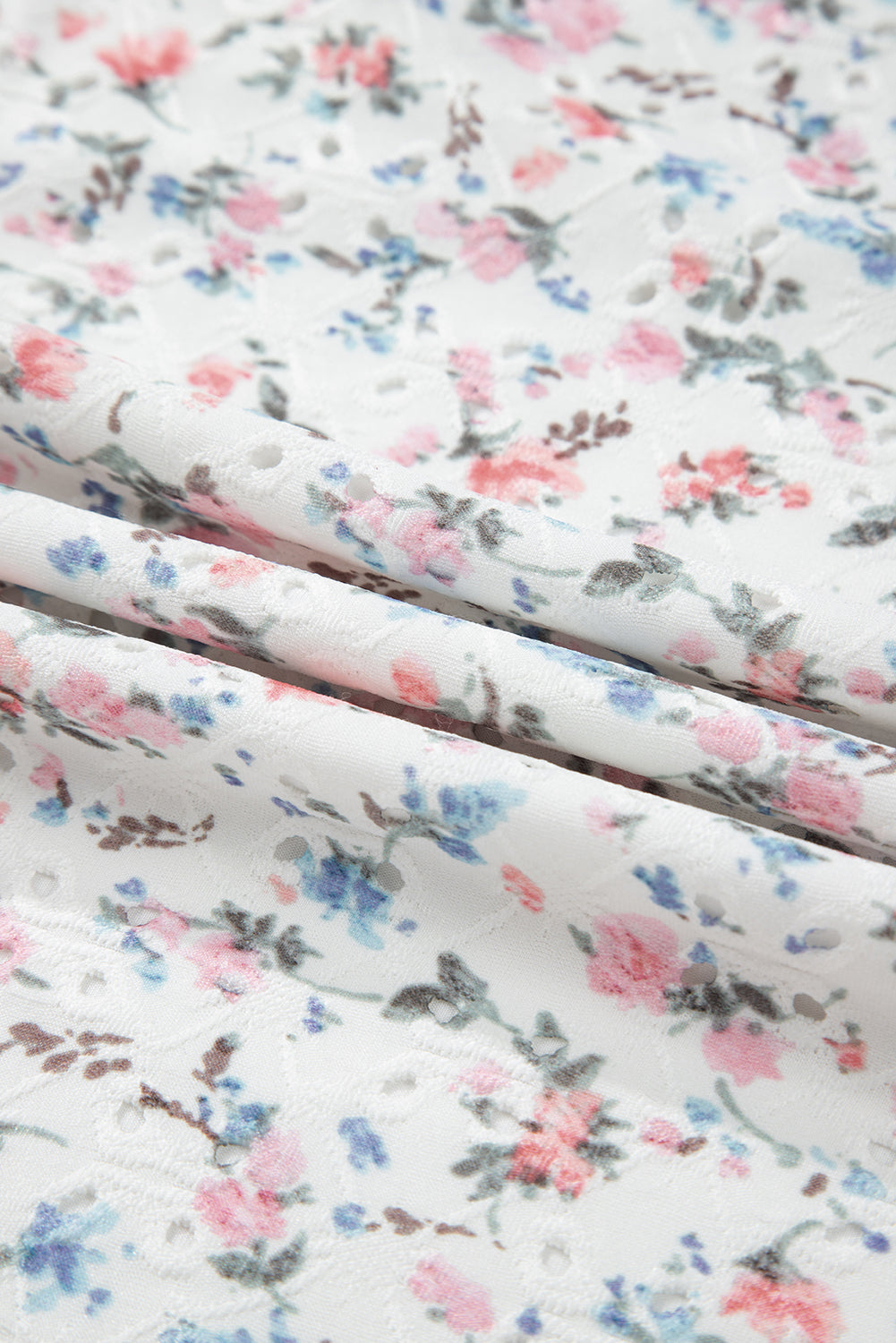 Top de manga larga entallado con cuello cuadrado y estampado floral blanco texturizado