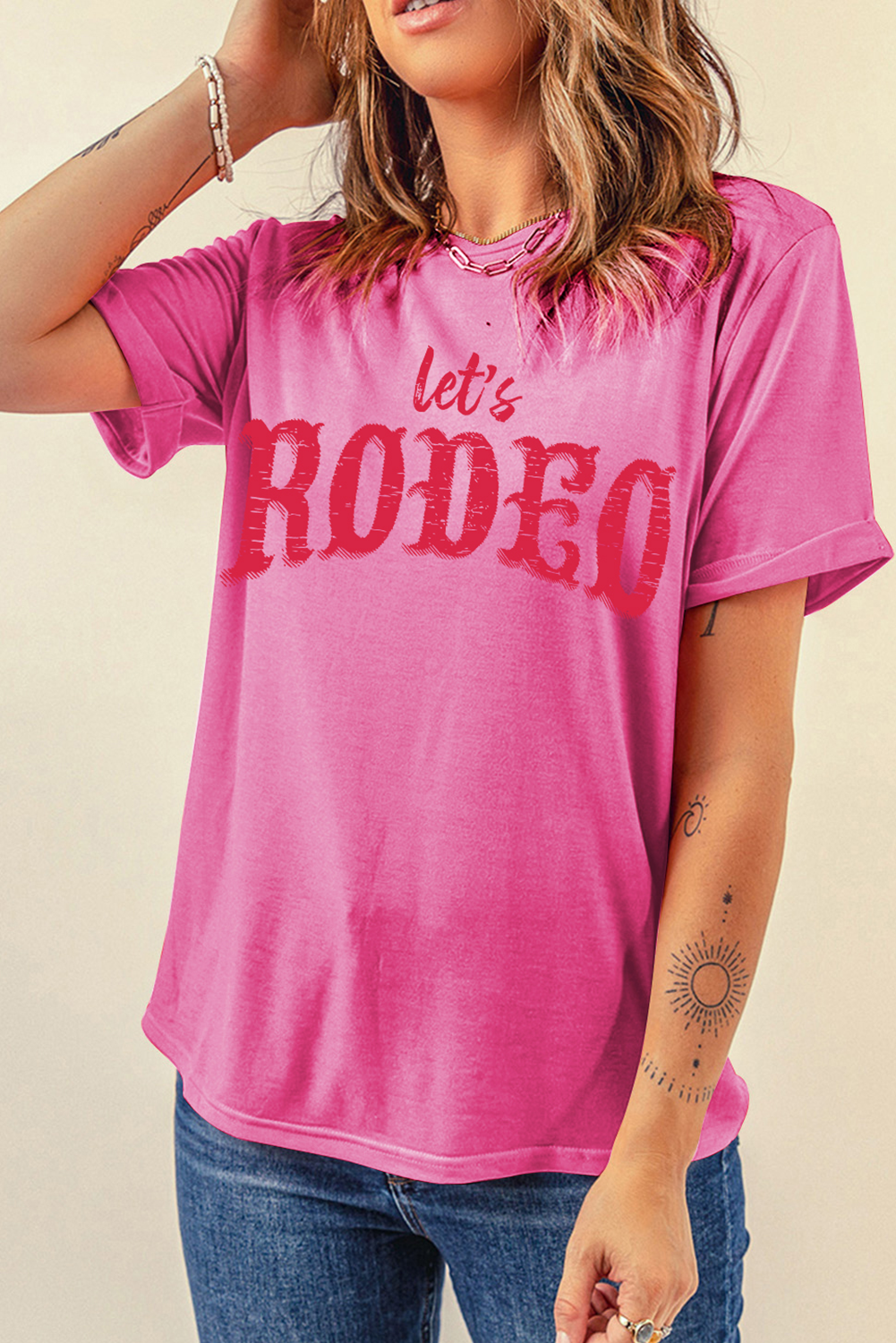 Camiseta gráfica de cuello redondo Rose Red Lets Rodeo