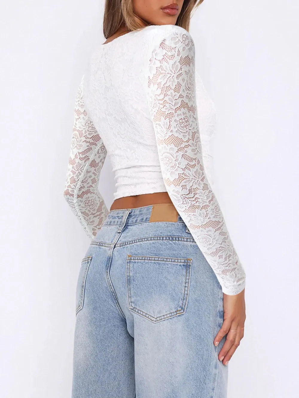 Top de encaje de manga larga con cuello de pico Devine