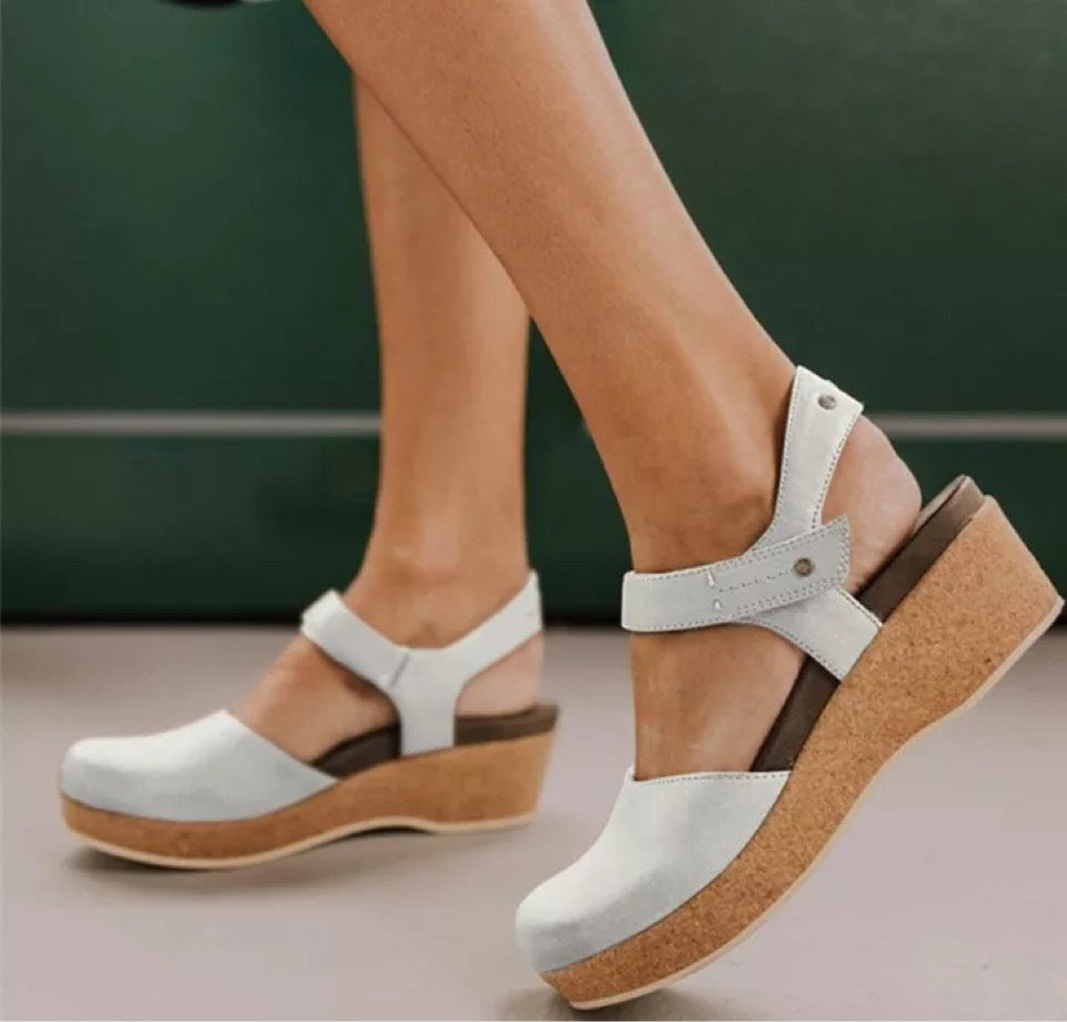 Women's Flat Head Box Buckle Beach
