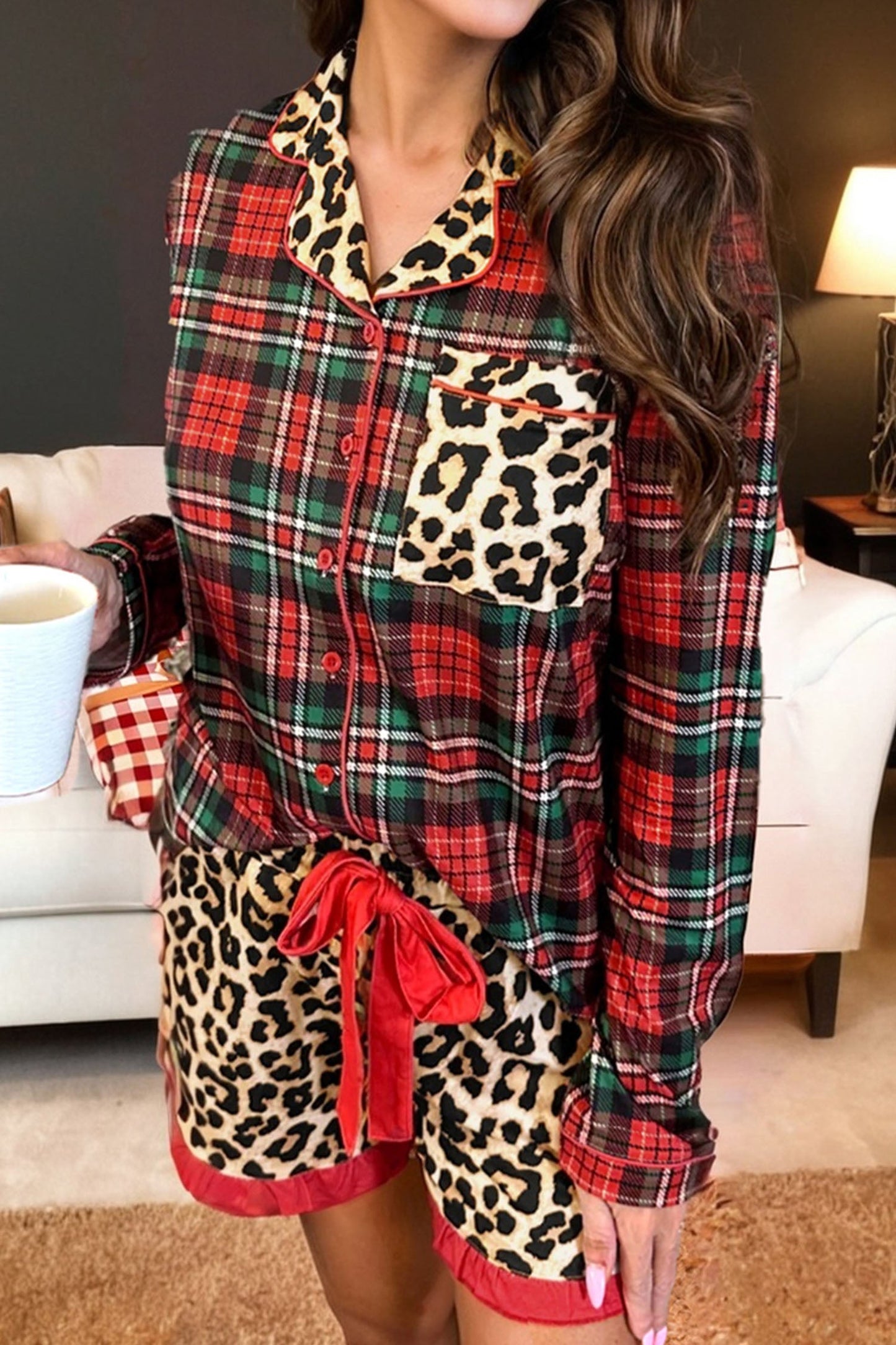Conjunto de pijama de manga larga y pantalón corto con estampado de leopardo a cuadros retro en rojo de carreras y retales