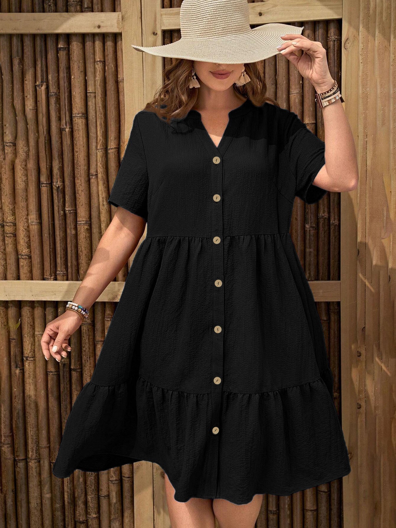 Vestido midi de talla grande con cuello de pico y botones delanteros