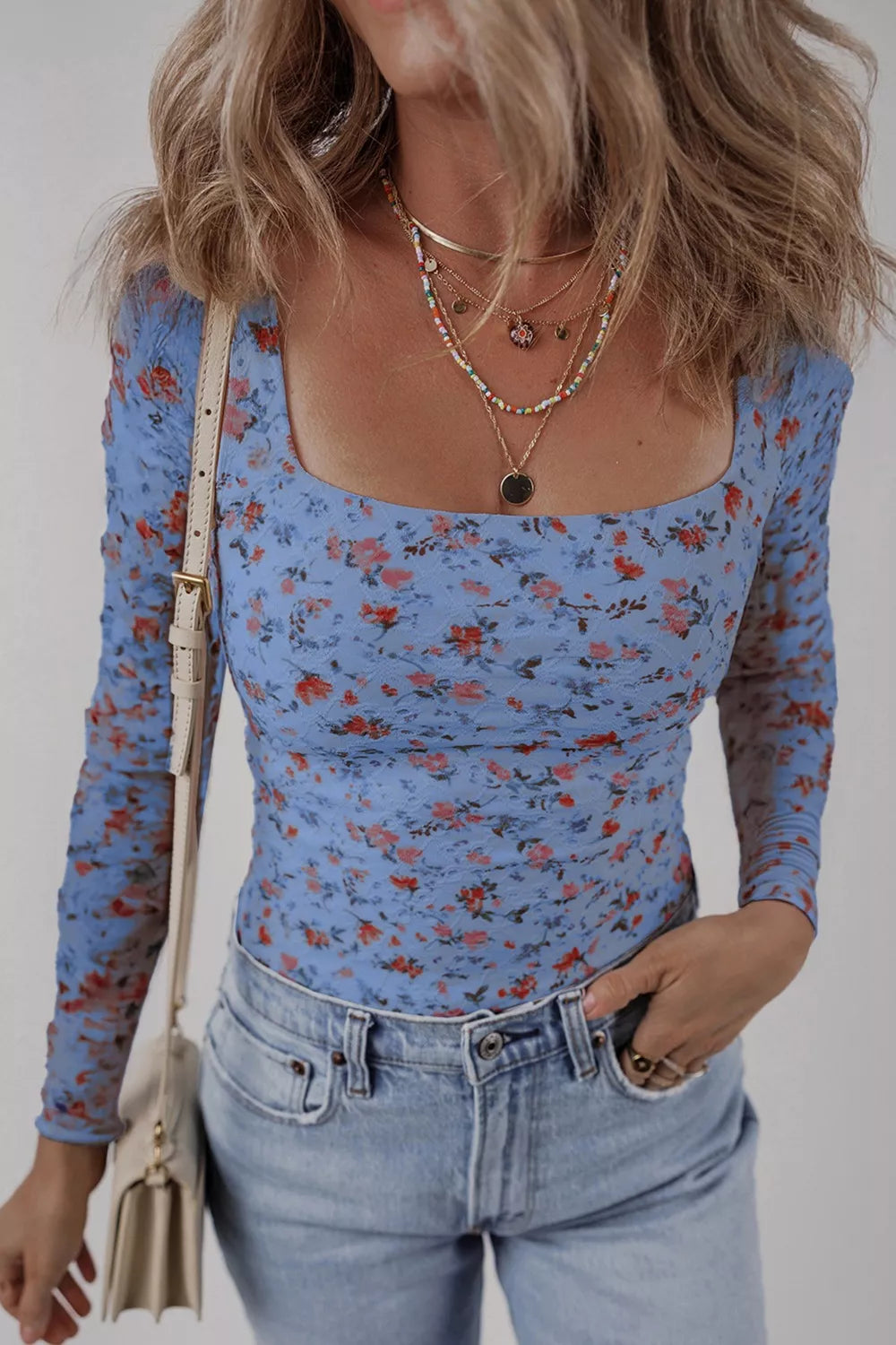Blusa de manga larga con cuello cuadrado y estampado floral