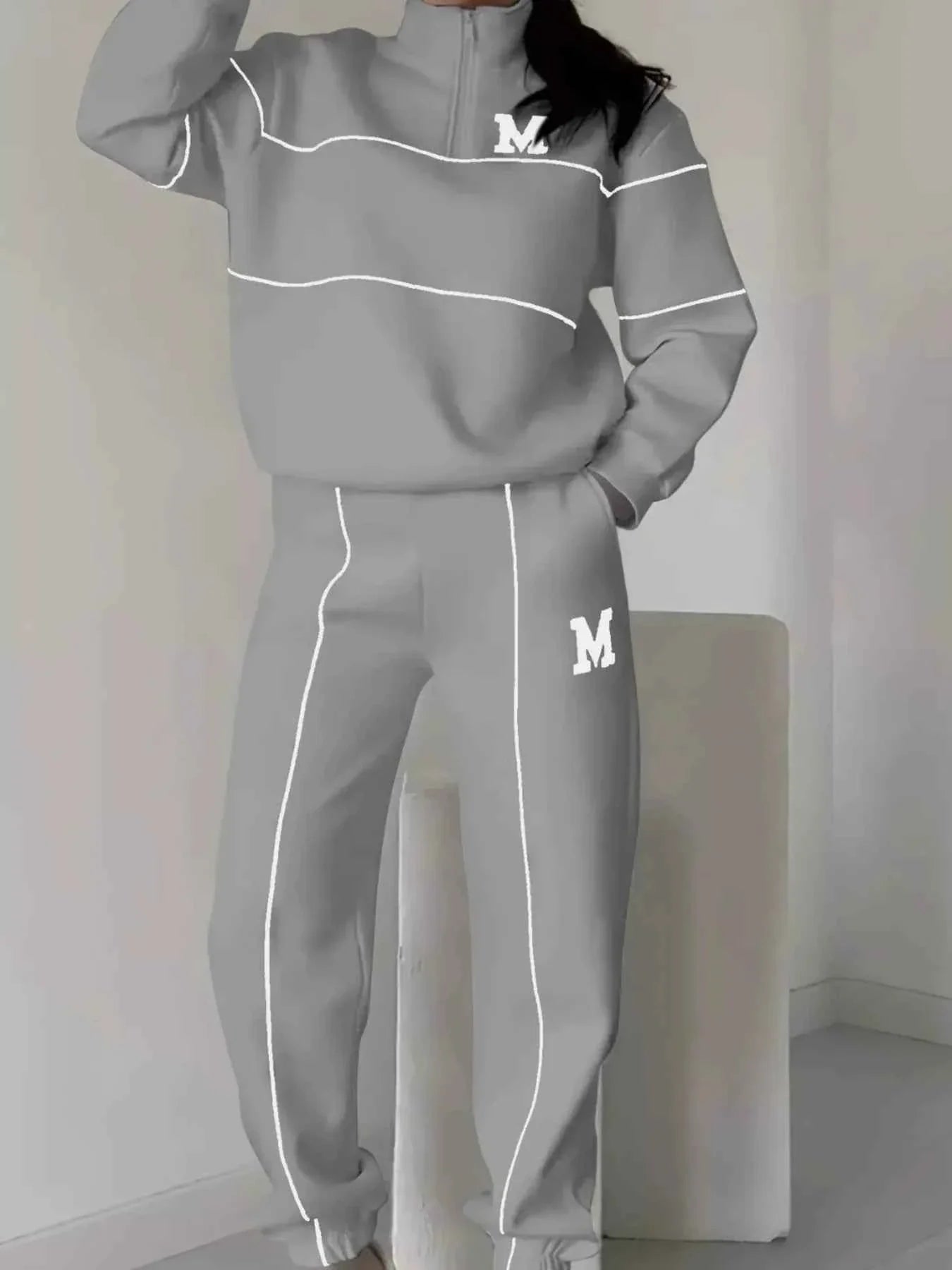 Conjunto de pantalón y top de rayas con cremallera hasta el pecho de talla grande
