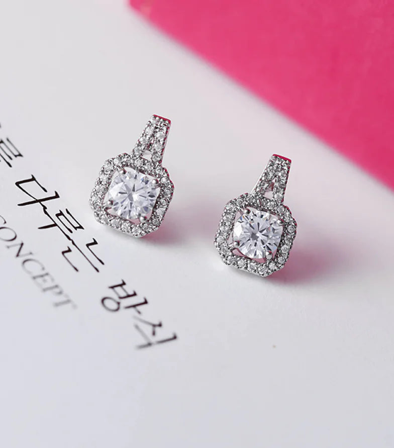 Aretes grandes de mujer con diamantes cuadrados