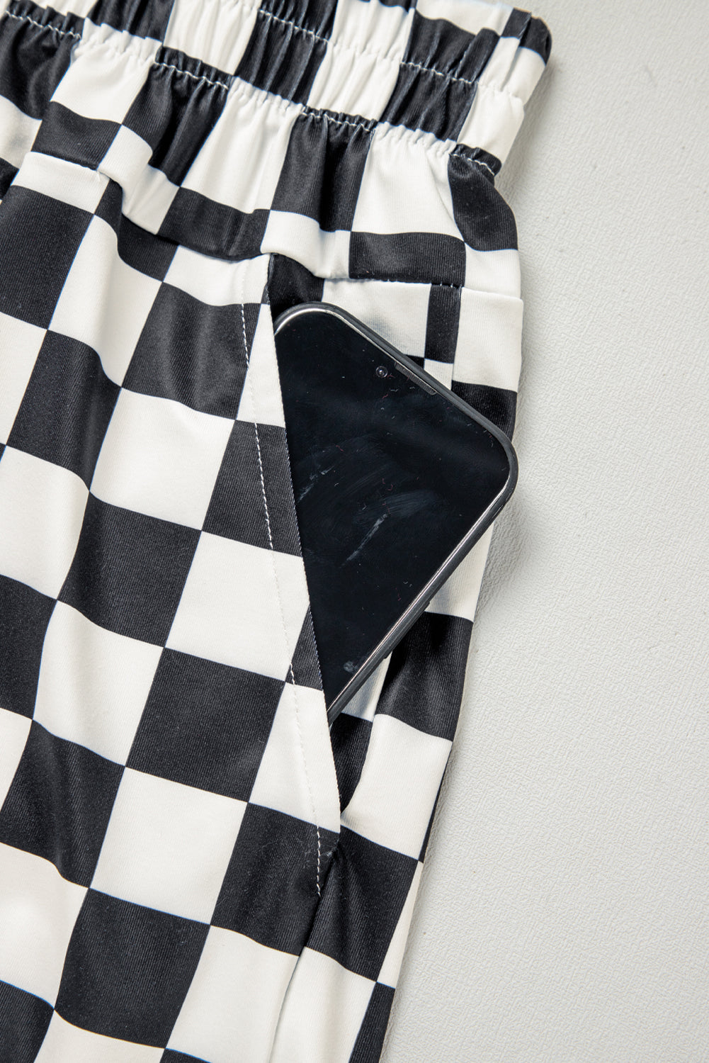Shorts casuales de talle alto con estampado a cuadros negros