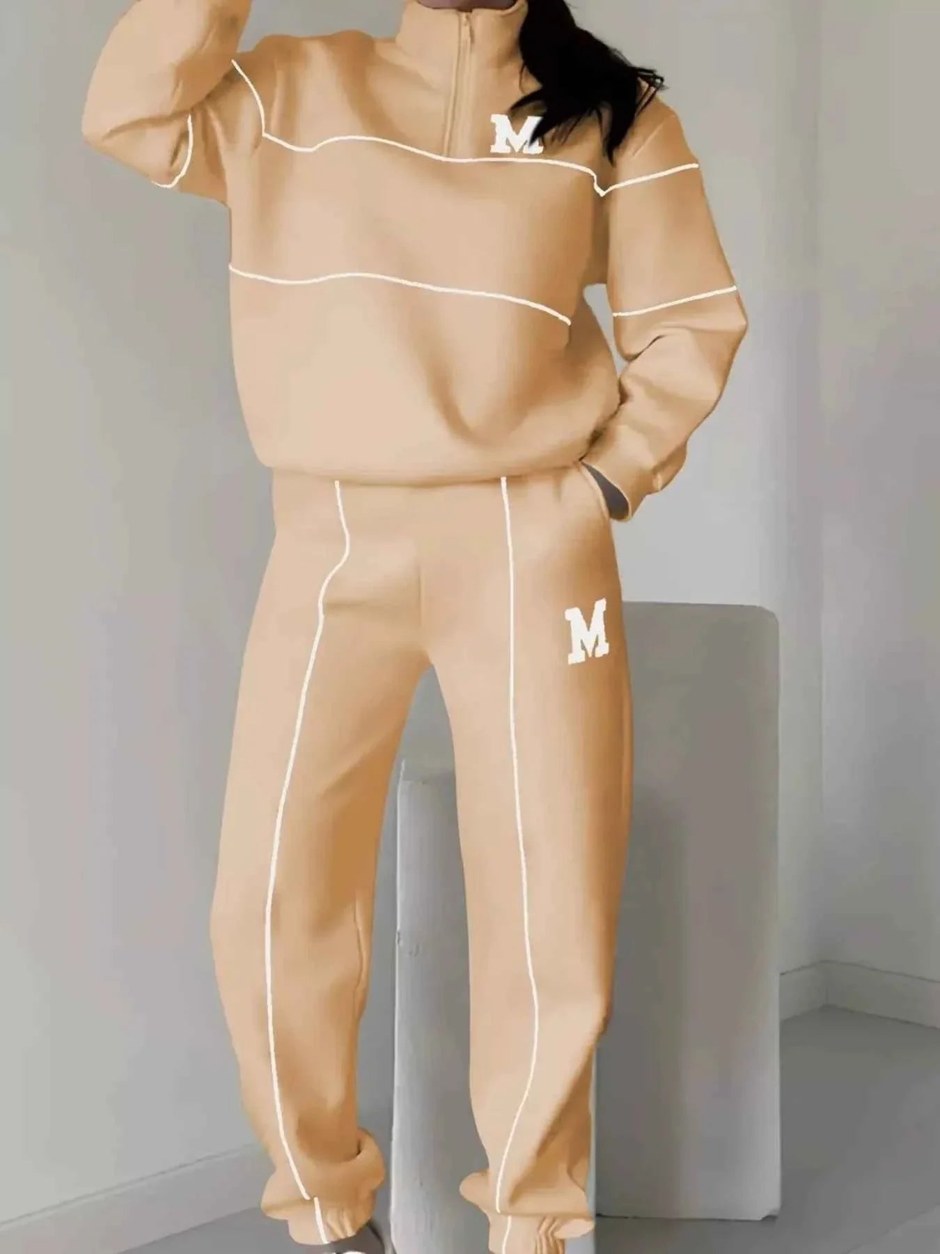 Conjunto de pantalón y top de rayas con cremallera hasta el pecho de talla grande
