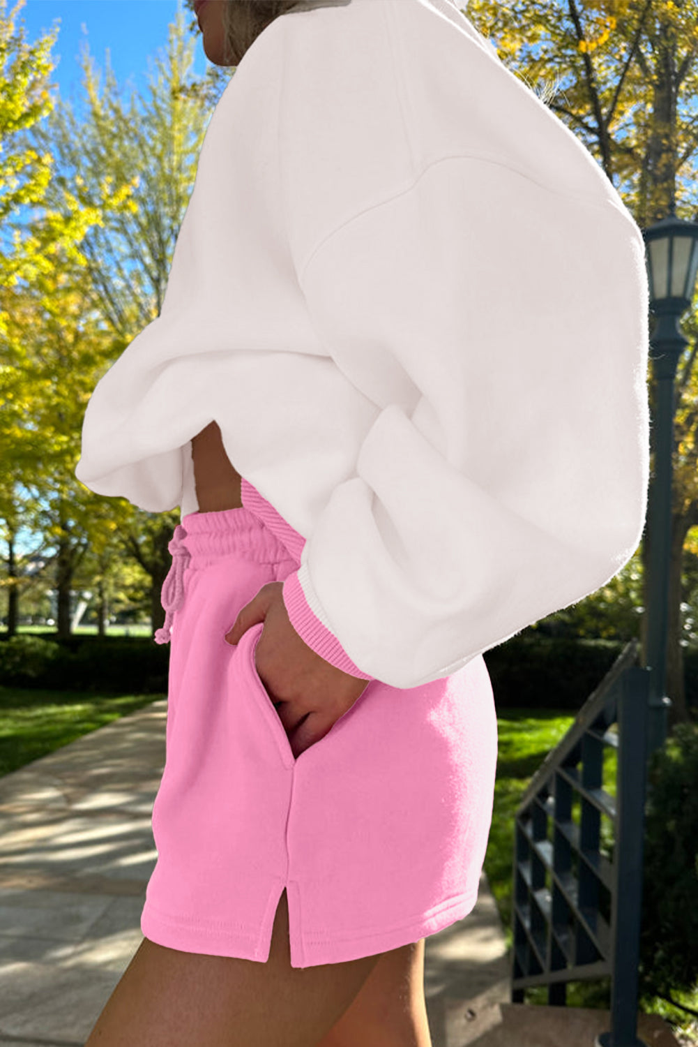 Conjunto de sudadera color block rosa fresa y shorts con cordón