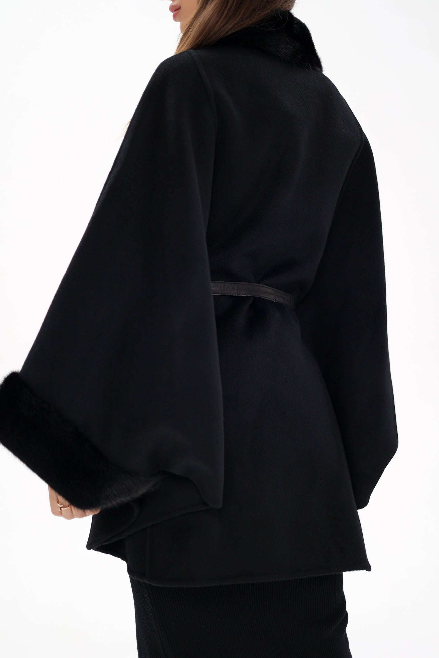 Poncho de lana de doble cara con piel de visón escandinavo auténtico