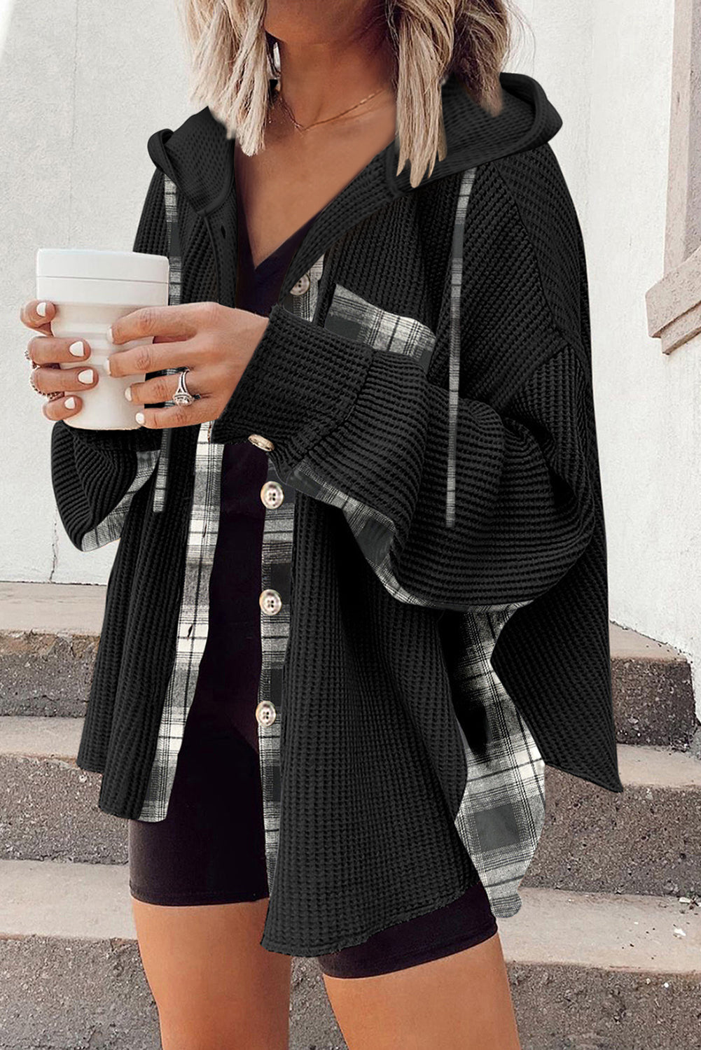 Chaqueta tipo camisa con capucha y cordón, patchwork de cuadros y tejido de gofre
