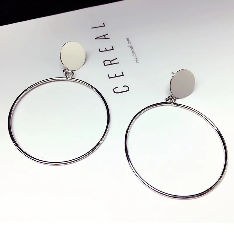 Pendientes de Círculo Sencillos - Diseño Moderno y Versátil