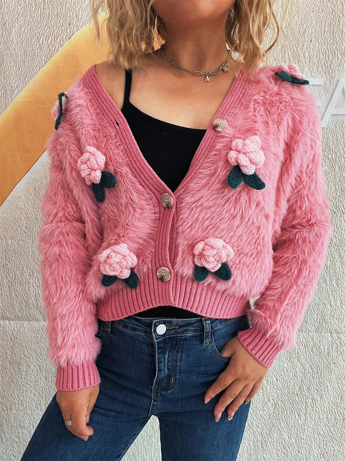 Cárdigan de mujer con botones de flores y peluche