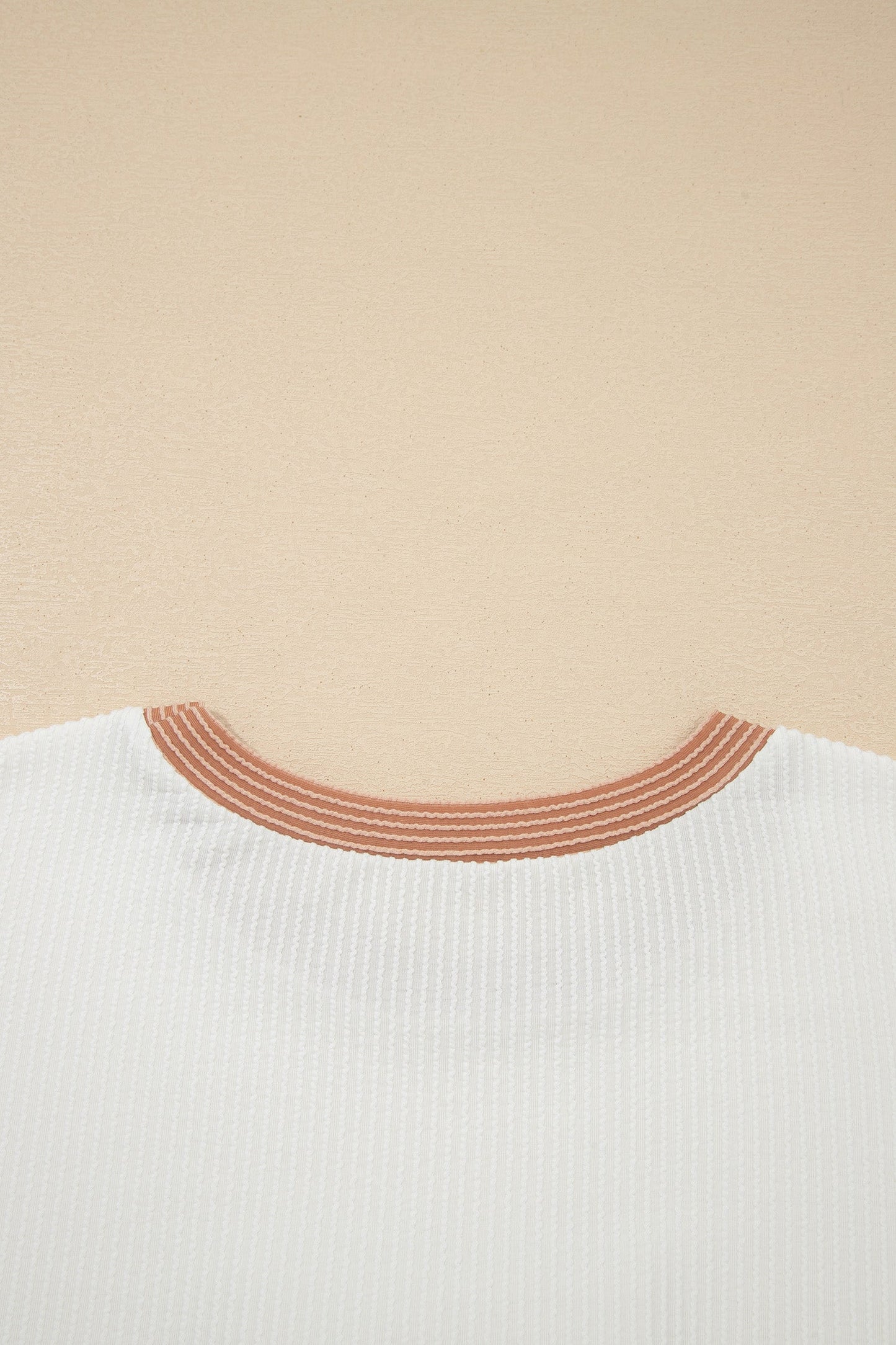 Top acanalado de talla grande con aplique de lazo albaricoque