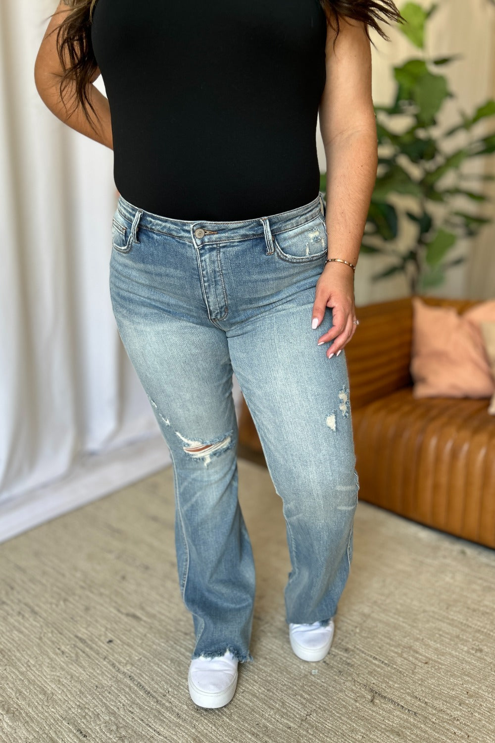 Judy Blue Talla Completa Tiro Medio Control Abdomen Acampanado Roto