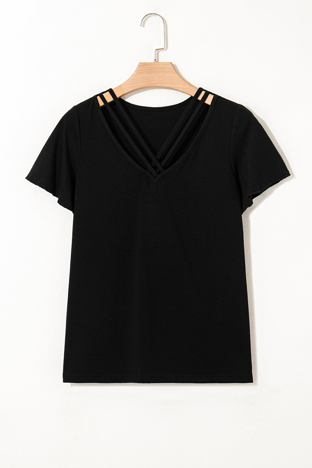 Camiseta Negra con Escote Cruzado en V y Manga de Mariposa