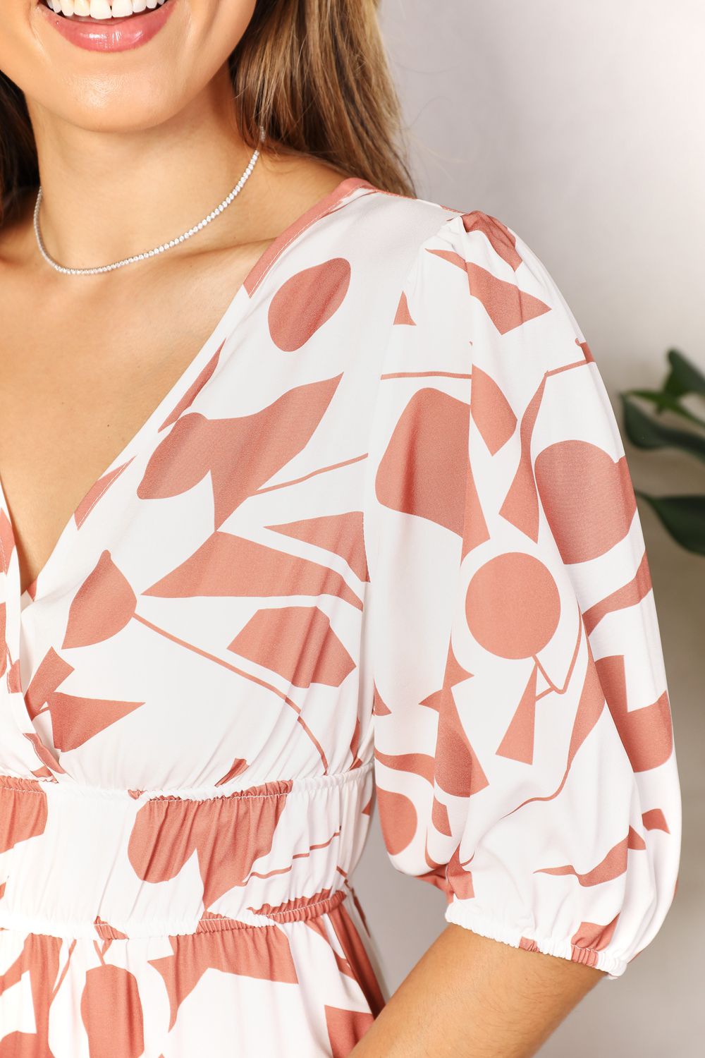 Vestido de surplice estampado con mangas globo